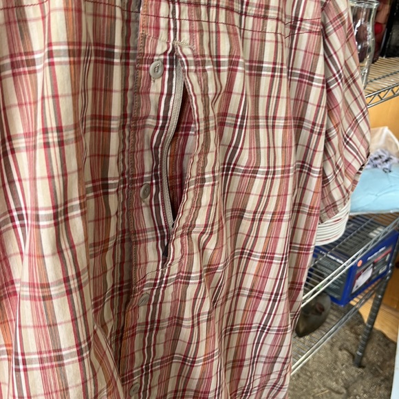 Mountain Hardware men’s XXL short sleeve button up. - Picture 4 of 5
